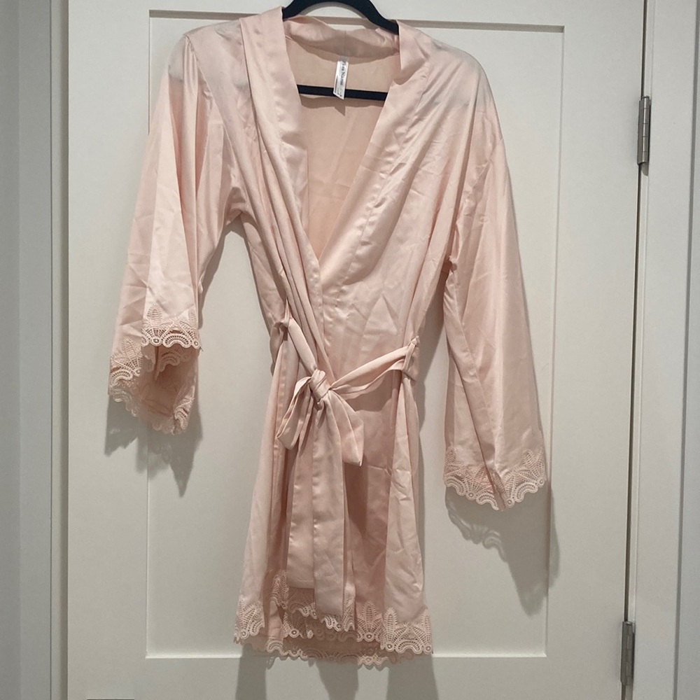 Pink robe NWOT
